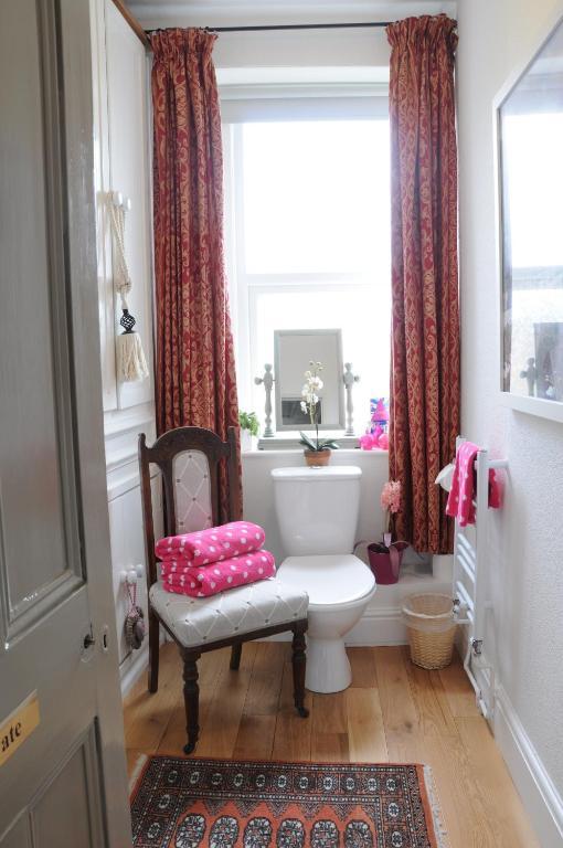 The Forester And Flower Bath Room photo